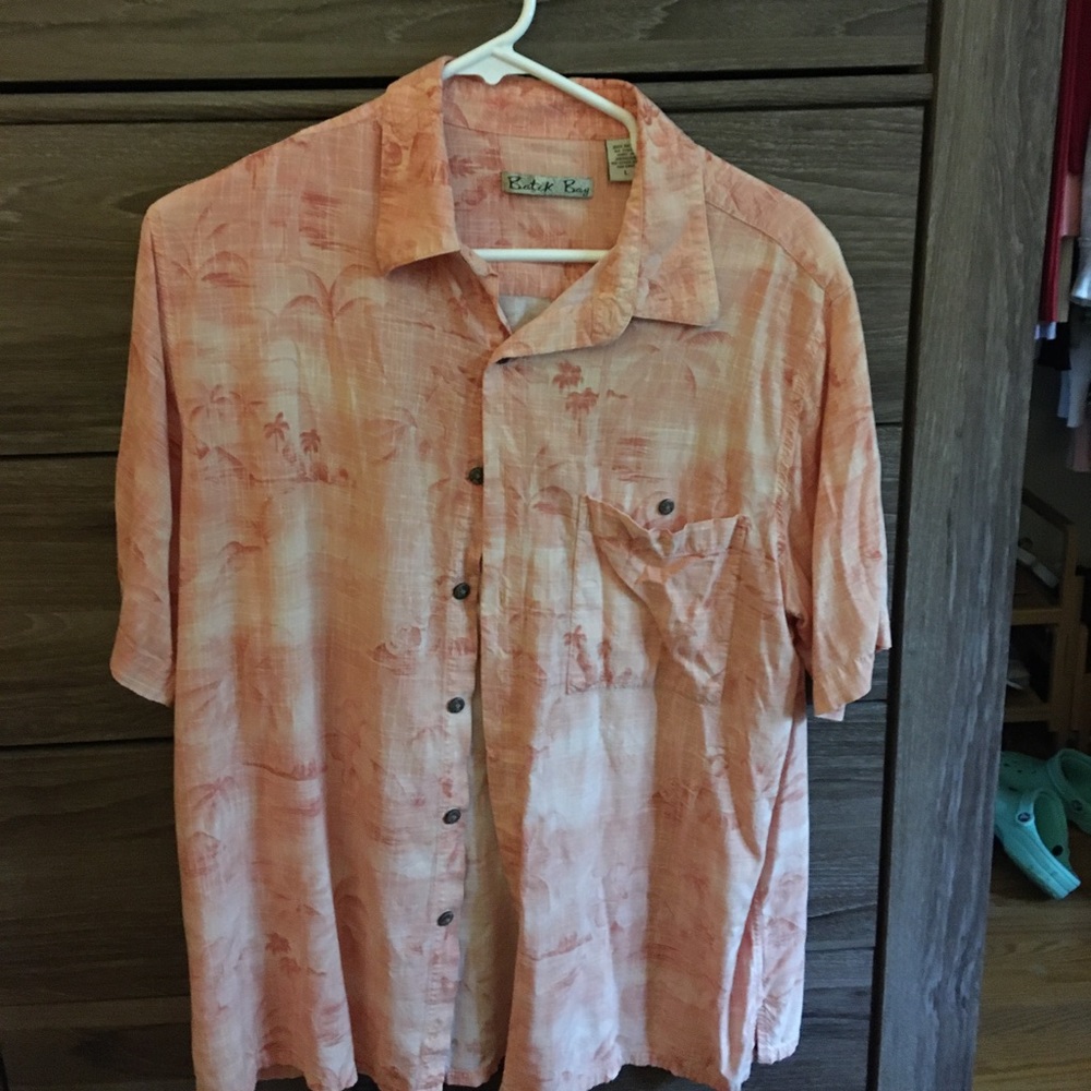 Men’s Large Batik Bay shirt
